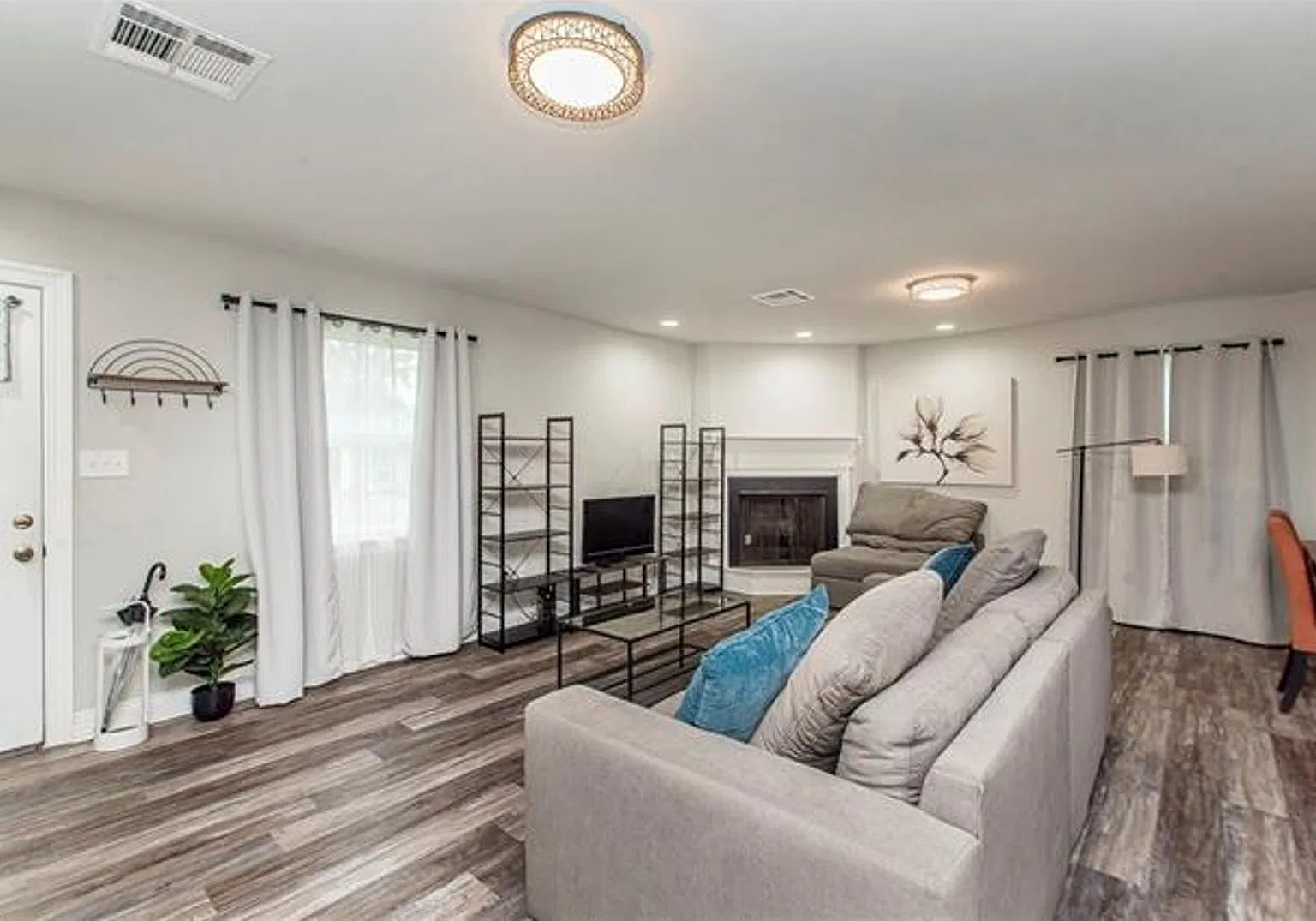 Single Family Home in Violet Ready For Occupancy — Photo 2