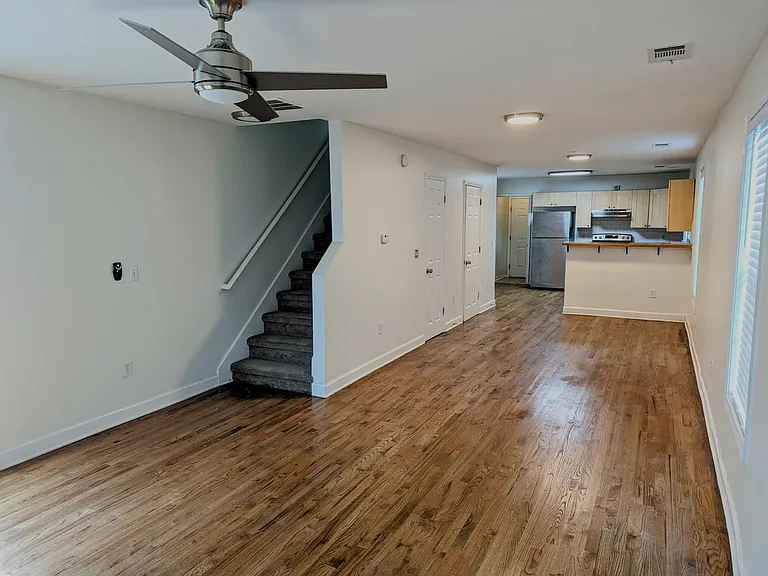 474 Rockwell St SW — Photo 3