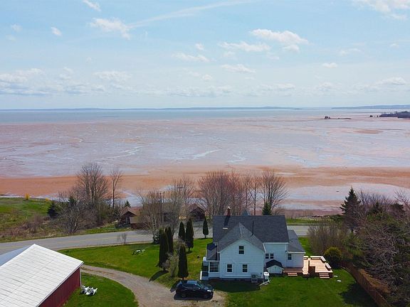 2nd image of 1529 Pereau Rd