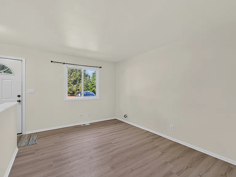 316 Park Ave — Photo 8