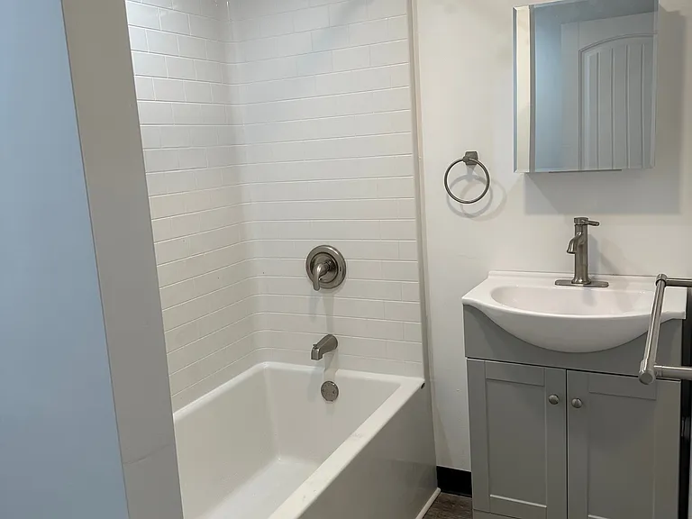 309 W Main St #7 — Photo 4