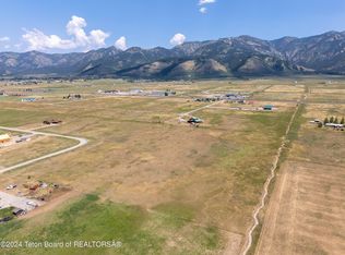 15 Royal Loop, Etna, WY 83118