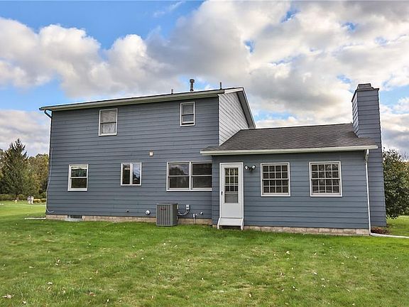 3rd image of 32 Woodstock Ln