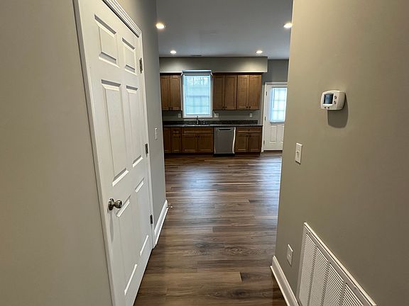 3rd image of 1090 Buffalo Dr NW