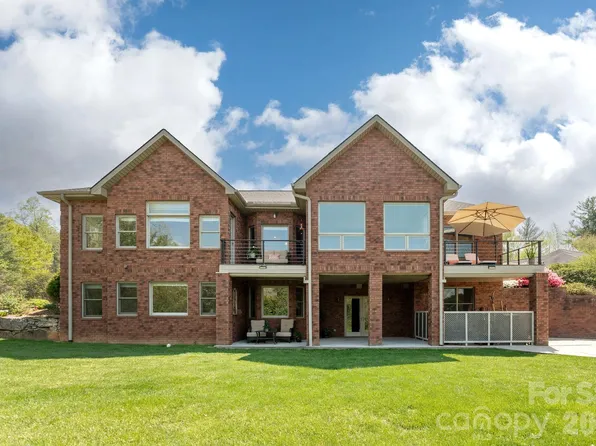 28 Tudor Crescent Ct, Hendersonville, NC 28739