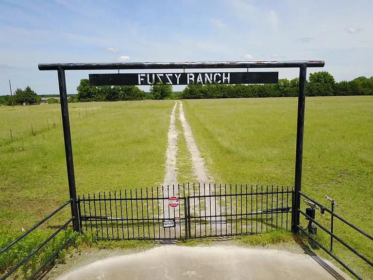 4196 FM 75 — Photo 23