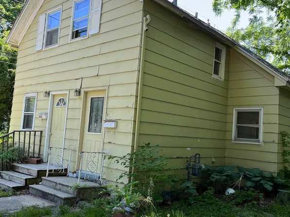 302 S 3rd St, Fairfield, IA 52556