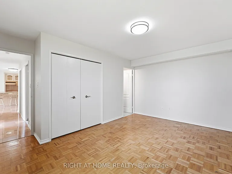 240 Scarlett Rd #2011 — Photo 12
