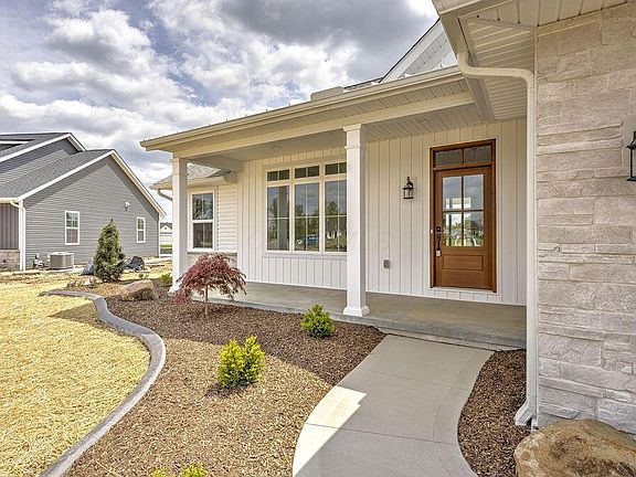 3rd image of 213 De Rosa Dr
