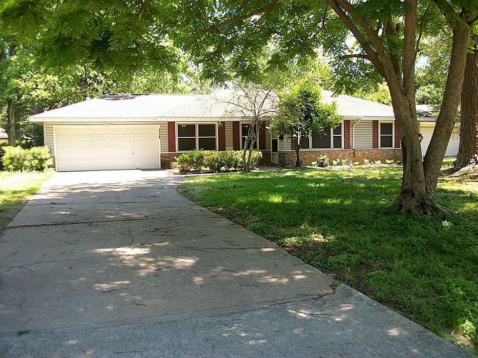 1st image of 1718 Pine Village Dr