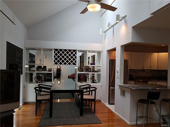 4th image of 44 Tulip Ct
