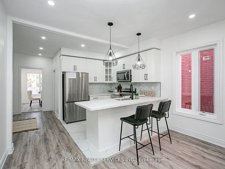 20 Somerset Ave E — Photo 8
