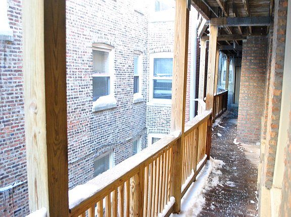 5th image of 4722 S Drexel Blvd APT 2A