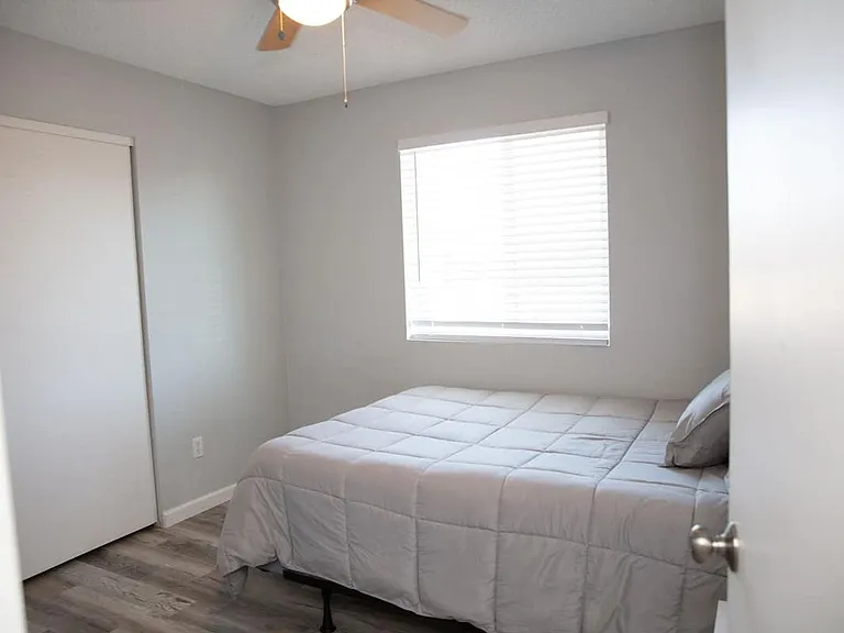 1025 N Menze St — Photo 33