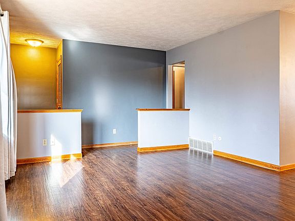 5th image of 615 W Laclaire Ln