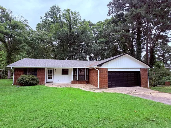 15 Patrick Henry Dr, White Hall, AR 71602