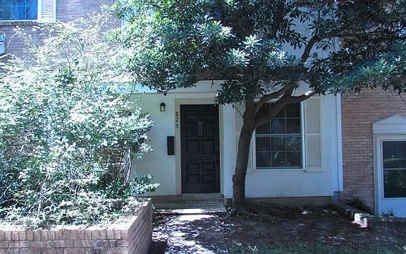 3rd image of 823 E Oltorf St