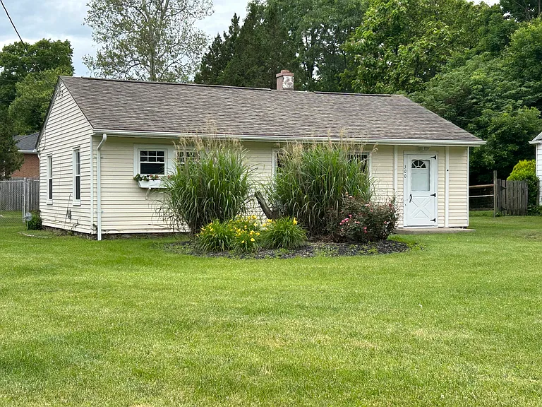 300 Heikes Ave — Photo 1