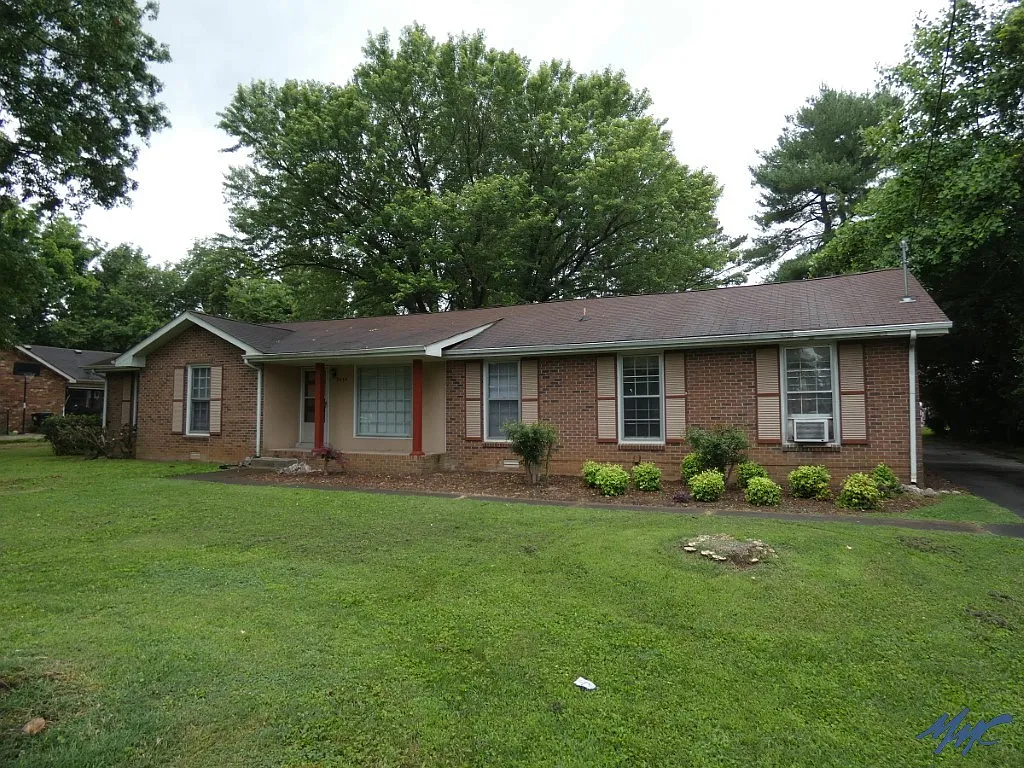 3 bed, 2.0 bath, 1858 sqft, $1,975 — Photo 2