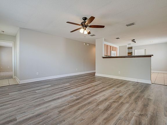 5th image of 14112 Esperanza Dr