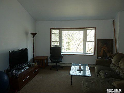 2nd image of 156 Richmond Ave
