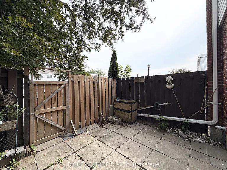 1010 Glen St #91 — Photo 31
