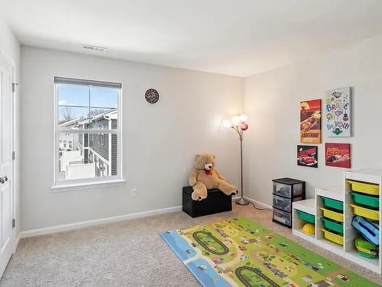 5 Roberta Way — Photo 18