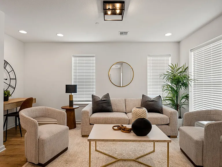 Now offering One & Half Month Free Rent *Advertised Rate is Reflective of Special Offer!* — Photo 12