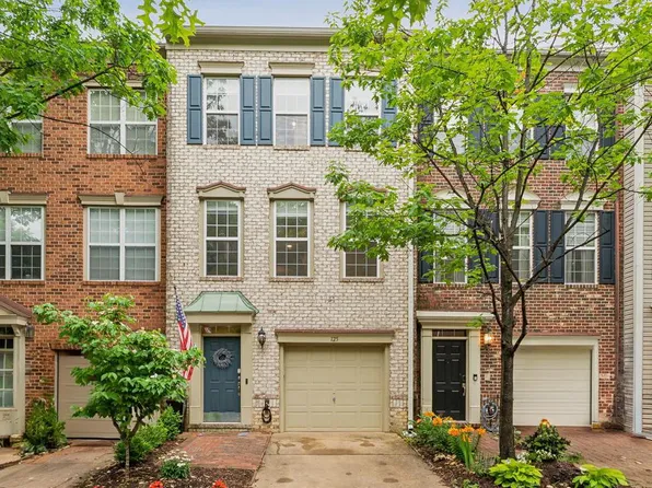 125 Martin Ln, Alexandria, VA 22304