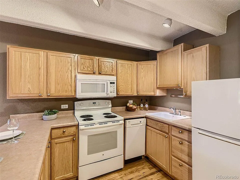 1 bed, 1.0 bath, 500 sqft, $1,299 — Photo 3