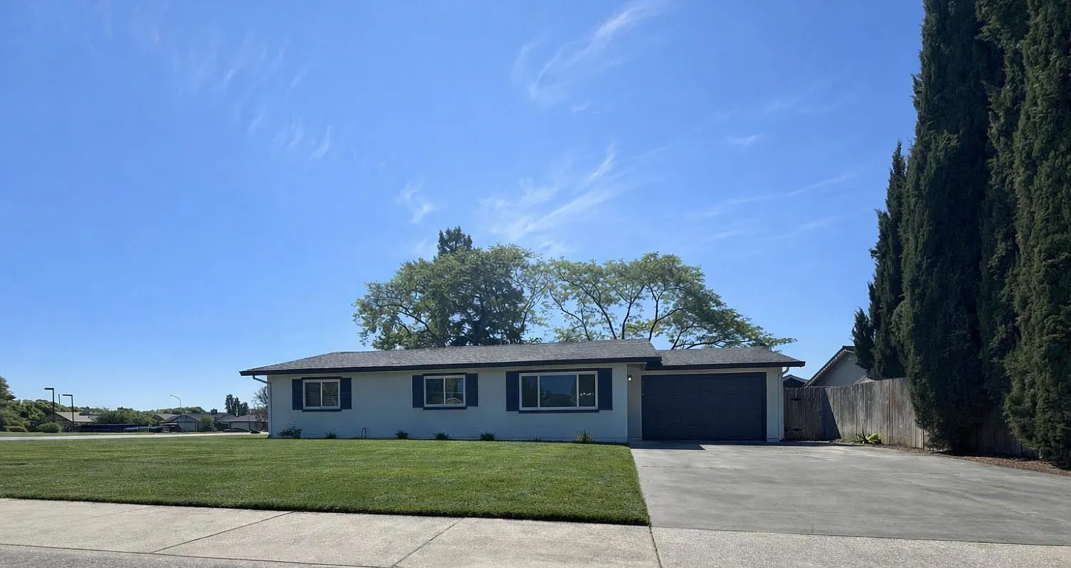 2716 Peach St photo 1