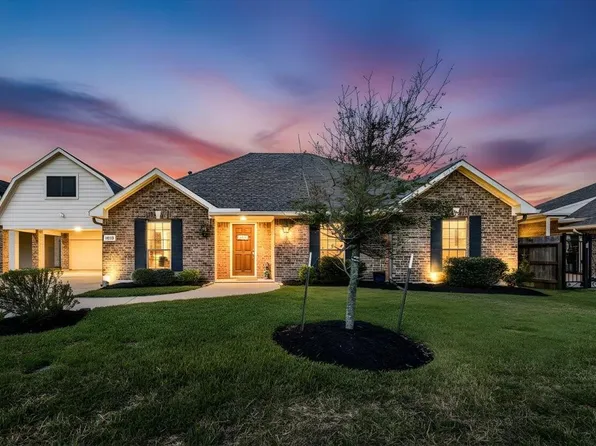 2910 Apache St, League City, TX 77573