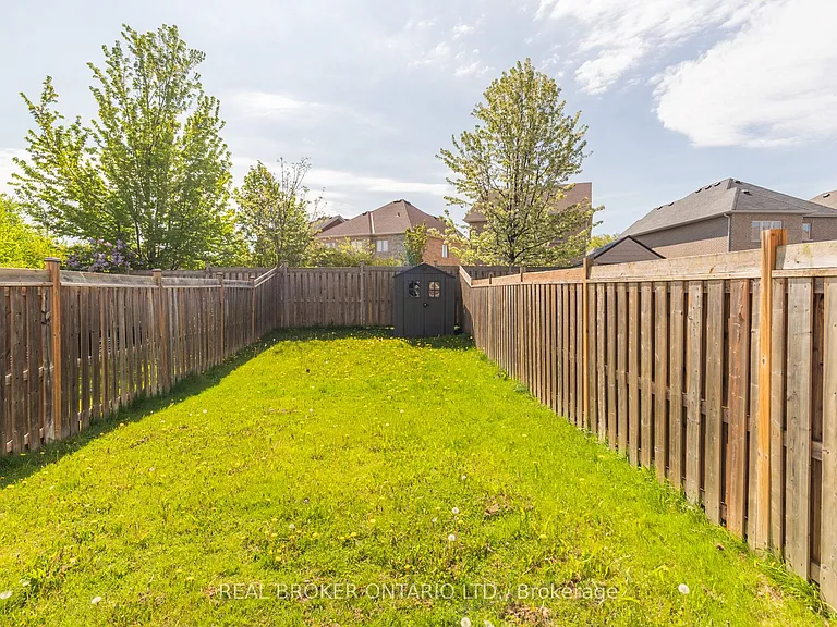 63 Forsyth Cres — Photo 3