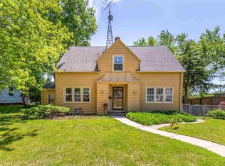 1032 Independence Ave, Waterloo, IA 50703