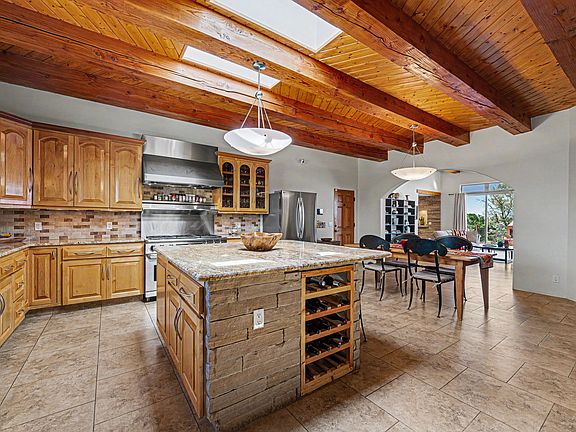 5th image of 19 Hondo Ln