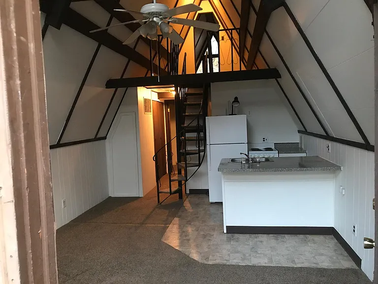 53 Arlington Dr — Photo 2