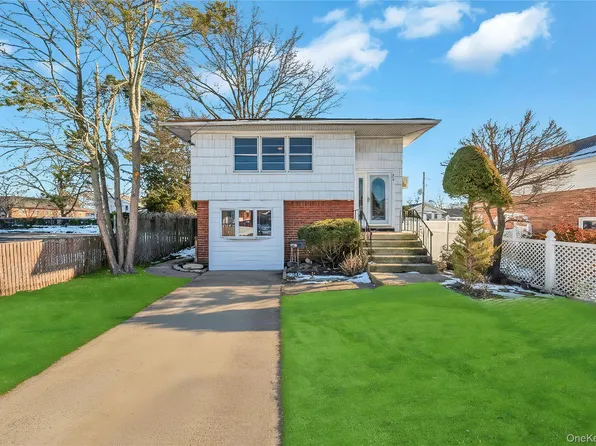 960 Linden Avenue, Westbury, NY 11590