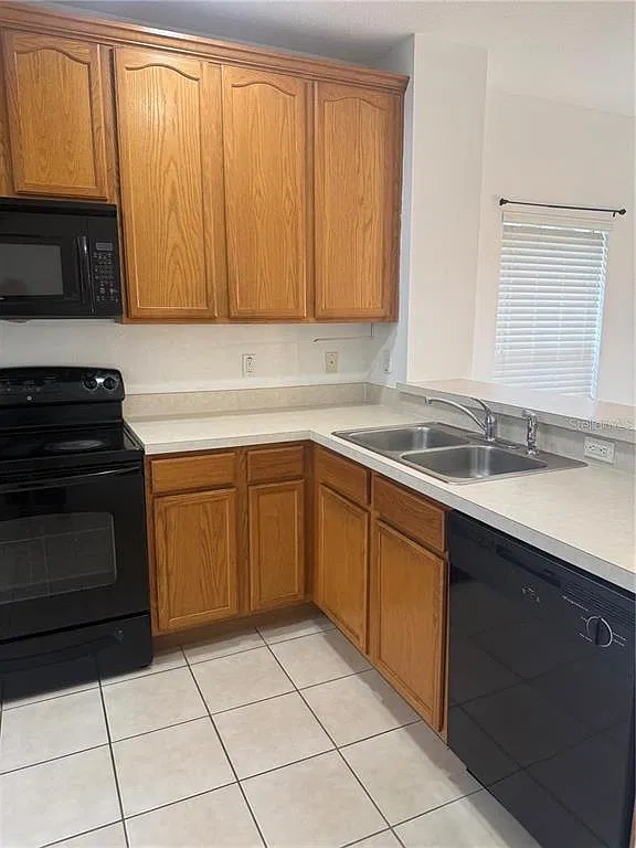 2 bed, 2.5 bath, 1071 sqft, $1,600 — Photo 3