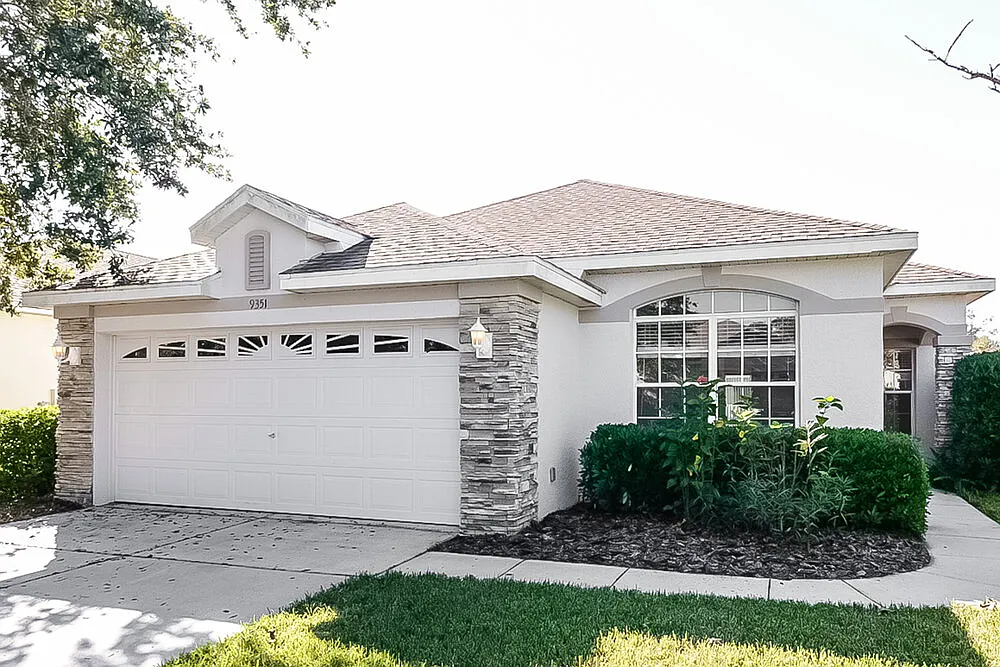 3 bed, 2.0 bath, 1819 sqft, $2,285 — Photo 1