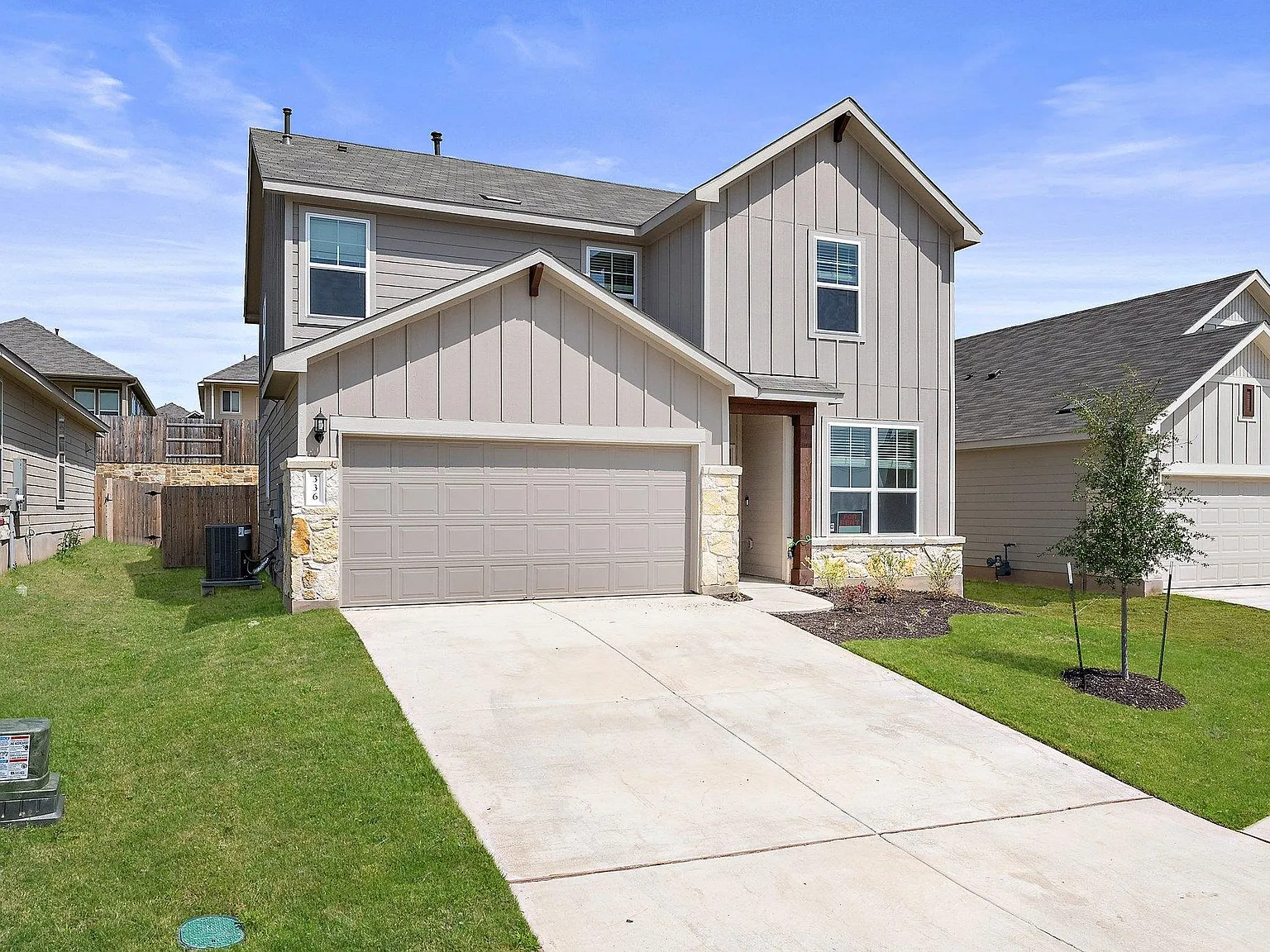 3 bed, 2.5 bath, 2081 sqft, $2,299 — Photo 3