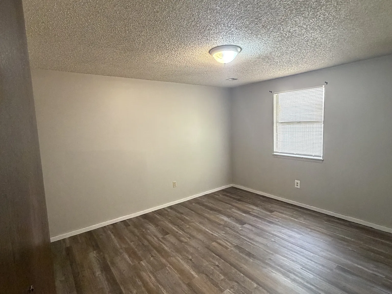 1124 South Glenn Street - 3 — Photo 4