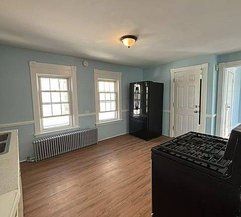 3rd image of 1041 Strong St Floor 2