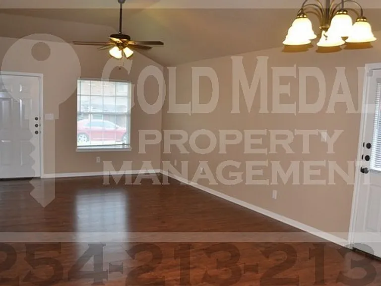 1110 Grace Point Dr — Photo 3