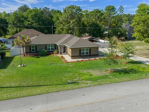 3rd image of 8590 SE 159th Ln