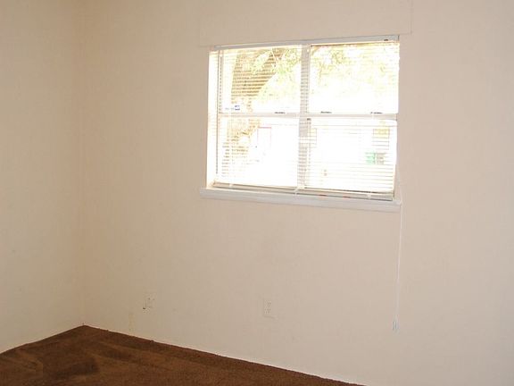 3rd image of 4007 Nassau St