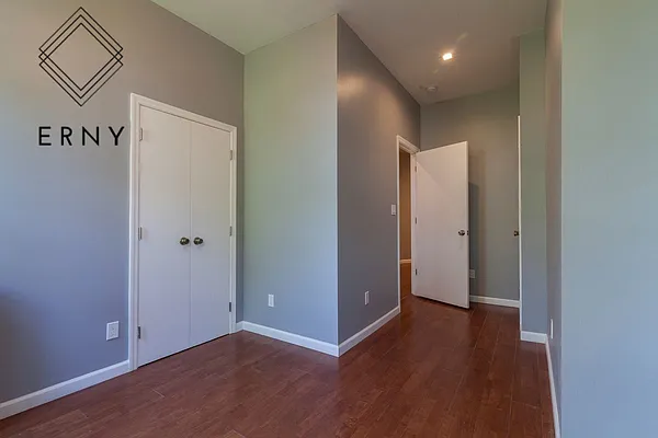 Rented by ERNY LLC | media 16