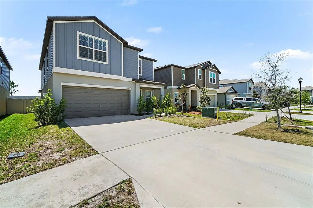5 bed, 2.5 bath, 2217 sqft, $2,850 — Photo 3