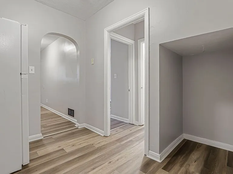 987 Lilley Ave — Photo 14