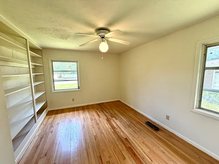 108 Meadowview Cir — Photo 11