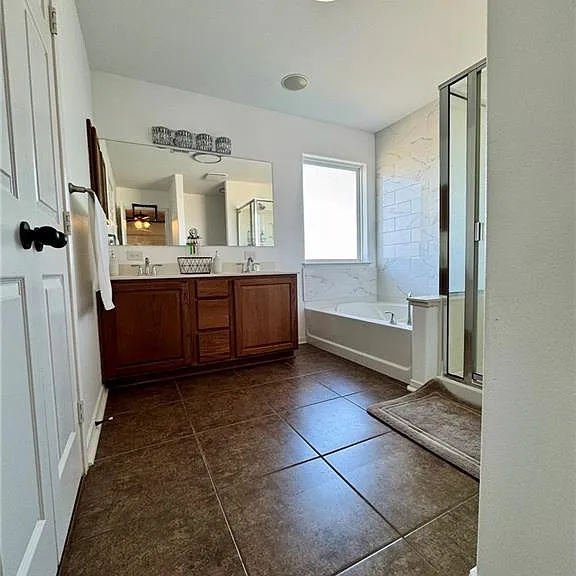 2106 Halcon St — Photo 11